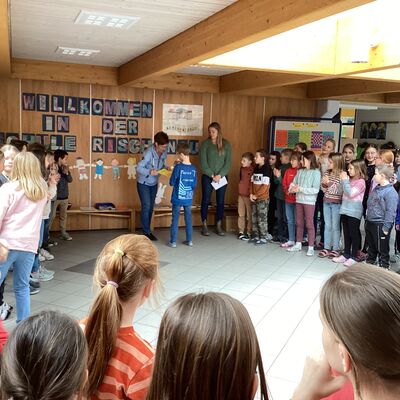 Bild vergr&ouml;&szlig;ern: Vorlesen Schule