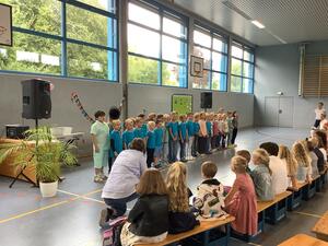Bild vergr&ouml;&szlig;ern: Kinder singen